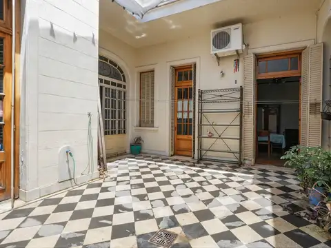 CASA EN VENTA 3 AMB ALMAGRO CON JARDIN Y COCHERA