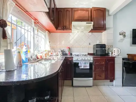 Casa 5 ambientes con 2 baños
