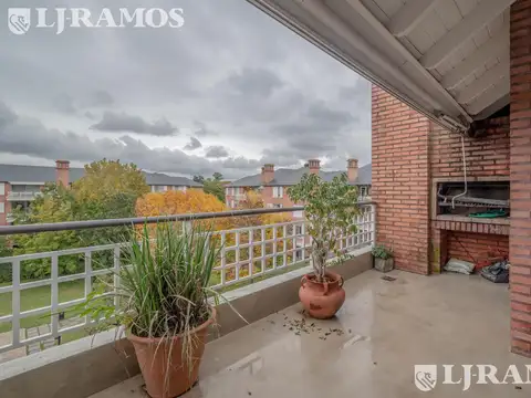 MUY LINDO DEPARTAMENTO DE 3 AMBIENTES Y ESCRITORIO EN JARDINES DE SAN ISIDRO.