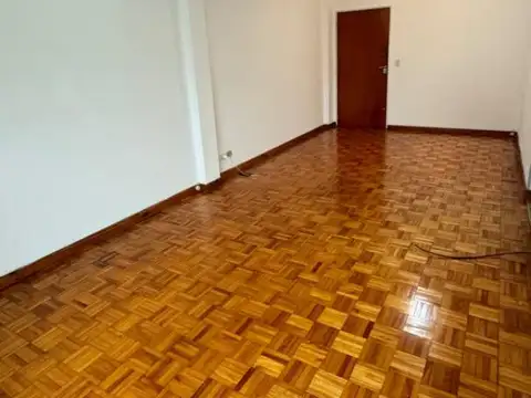 Departamento en Alquiler en Villa Raffo, $ 900.000