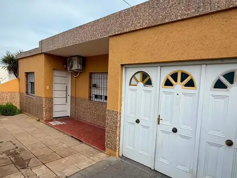 Casa Giachino 2171-  Barrio Villa Elisa