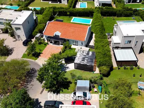 Casa en venta de 5 ambientes en una planta con pileta en Cantón Escobar