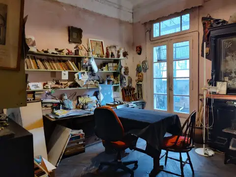 VENDO DEPARTAMENTO 3 AMBIENTES CON DEPENDENCIA EN MICROCENTRO. A REFACCIONAR