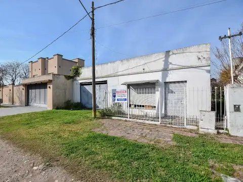 CASA EN 447 ENTRE 28 BIS Y 29 CITY BELL