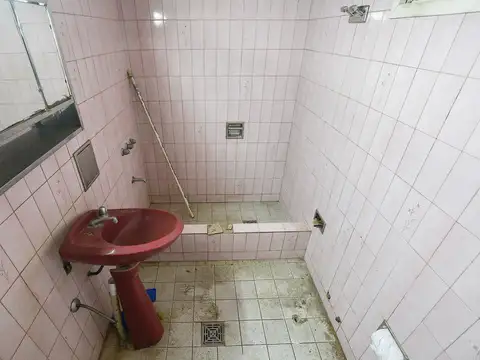 CASA EN 447 ENTRE 28 BIS Y 29 CITY BELL