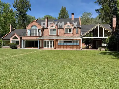 VENTA CASA 4 dormitorios HIGHLAND PARK gran parque