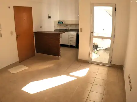 PH EN ALQUILER: 2 AMBIENTES + BALCÓN EN VILLA DEL PARQUE LISTO PARA HABITAR