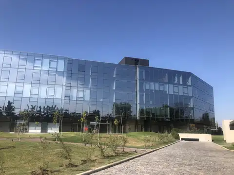 En venta a estrenar OFICINA al frente en Meridiano Business Center, Pilar