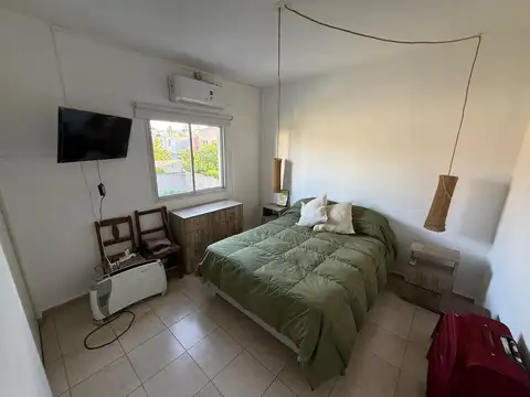 VENTA LA CALERA - CASA 2 DORMITORIOS - PILETA