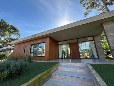 Casa en Venta en PINAMAR Barrio Álamos 5 ambientes