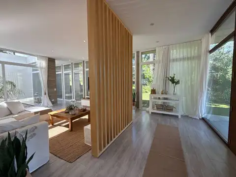 Casa 5 ambientes con 3 baños