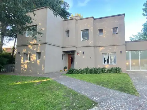 VENTA CASA 5AMB CON DEPENDENCIA LA DELFINA PILAR