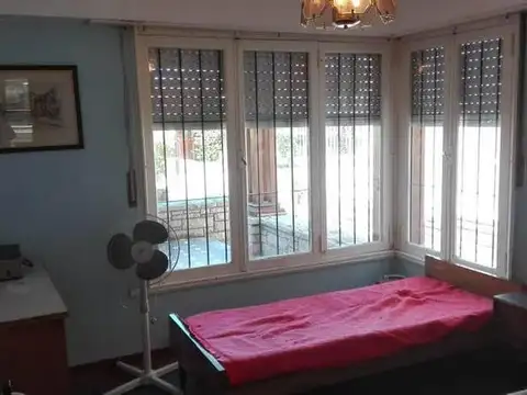 Chalet 3 ambientes con dependencia y parque