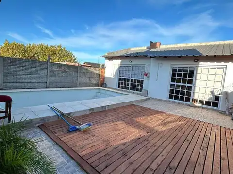 Casa en venta en Rodriguez , barrio bicentenario con pileta