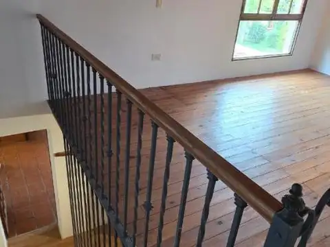 Casa en Alquiler con 4 cocheras