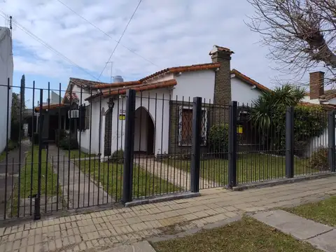 ALQUILA Hermoso Chalet 4 amb con fondo y piscina