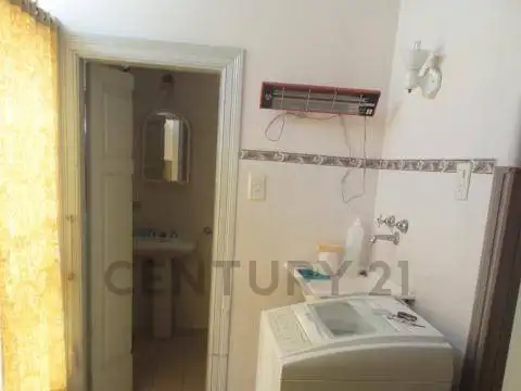 VENTA de Casa de 3 Dormitorios en Barrio 7 Jefes, Santa Fe.
