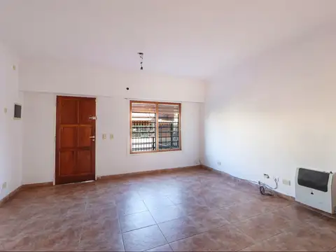 Depto Tipo Casa 4 ambientes con 2 baños