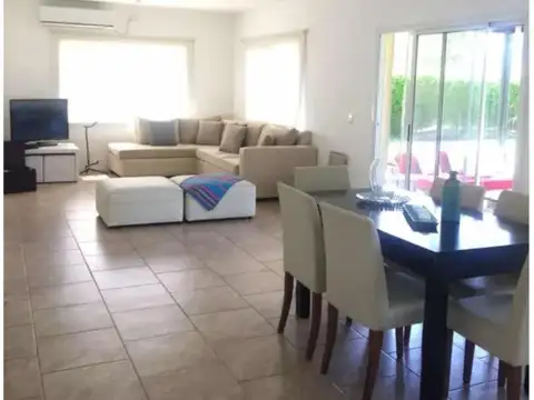 Casa en Alquiler de 3 dormitorios