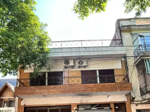 Local comercial con vivienda. Son 515m2 totales.