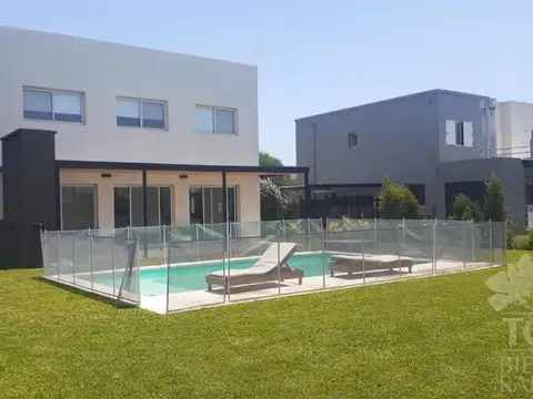 Casa dos plantas en El Canton Norte