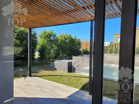 Casa dos plantas en El Canton Norte