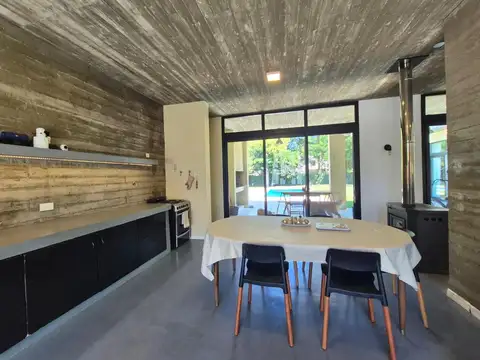 Casa en Venta con 3 cocheras