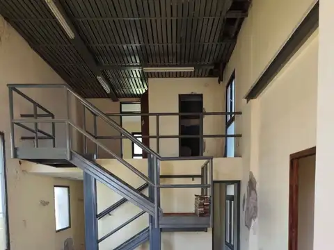 Espacio profesional de 6 ambientes en ubicación estratégica