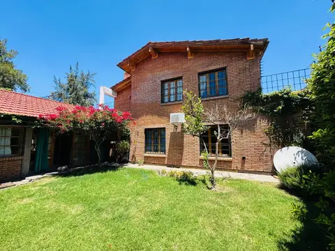 Casa en venta B° Solares de Guariento, Villa Nueva