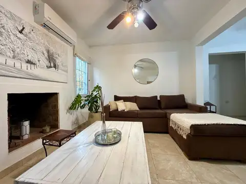 Casa 4 ambientes con 2 baños