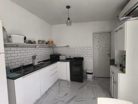 Casa en venta - 4 Dormitorios 1 Baño - Local - Etcheverry