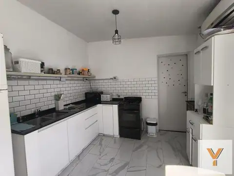 Casa en venta - 4 Dormitorios 1 Baño - Local - Etcheverry