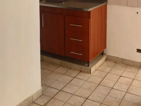Departamento en Alquiler en Isidro Casanova, $ 380.000