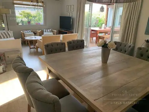 Casa 6 ambientes con 3 baños