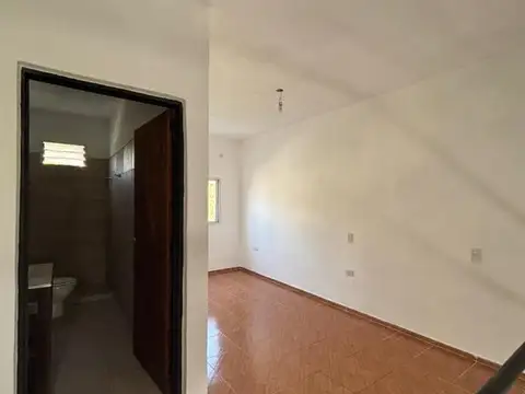 Casa 2 ambientes con 1 baño