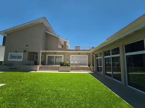   CASA EN VENTA -POSIBLE APTA BANCO