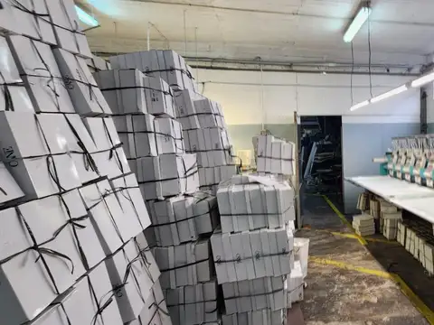 Galpón 872 m² en 2 Plantas - Lomas del Mirador