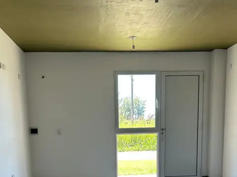 Maria Vicente esq. Delia Marquines