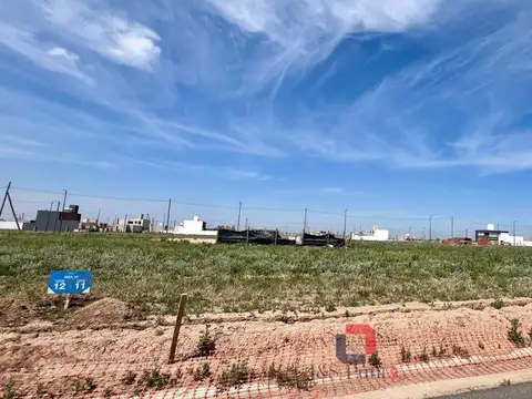 LOTE EN CAMPOS DE MANANTIALES