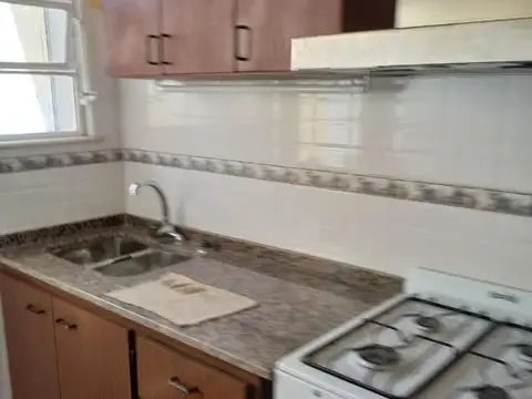 CIUDADELA: PH AL FRENTE 3 AMB CON PATIO, COCHERA Y TERRAZA