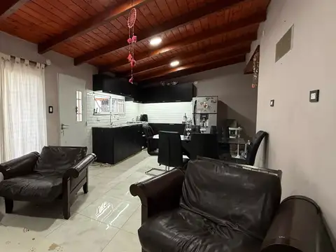 Casa en Venta con 3 cocheras