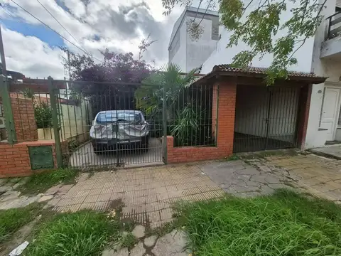 VENTA CASA DE TRES AMBIENTES EN WILDE
