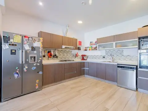 Casa 5 ambientes con 4 baños