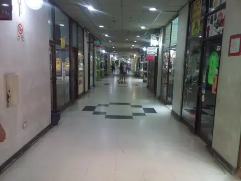 LOCAL  FRENTE A ESTACION GALERIA COSMOS A MTS DE CUZCO