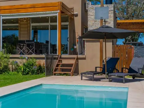 Foca 635 Chapadmalal, Chapadmalal, Buenos Aires, Argentina.