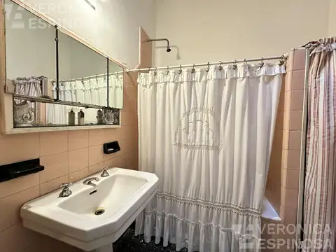 Casa de tres ambientes en venta en Ramos Mejia