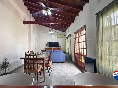 VENTA CASA 4 AMBIENTES C/ PATIO Y COCHERA SOLANO