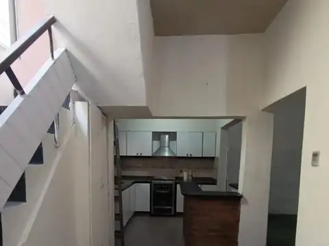 Depto Tipo Casa en Alquiler en Lanús Este, $ 690.000