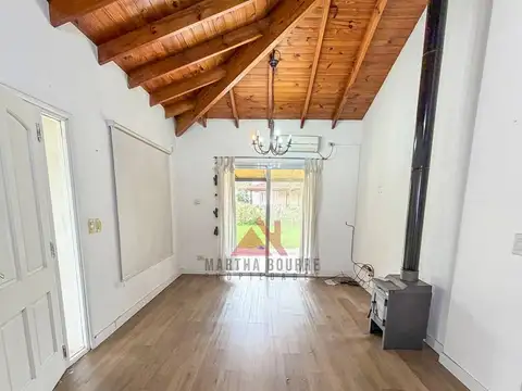 Casa en Alquiler con 1 cochera