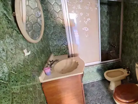 Importante casa en Florida, 6 ambientes a reciclar- En Venta